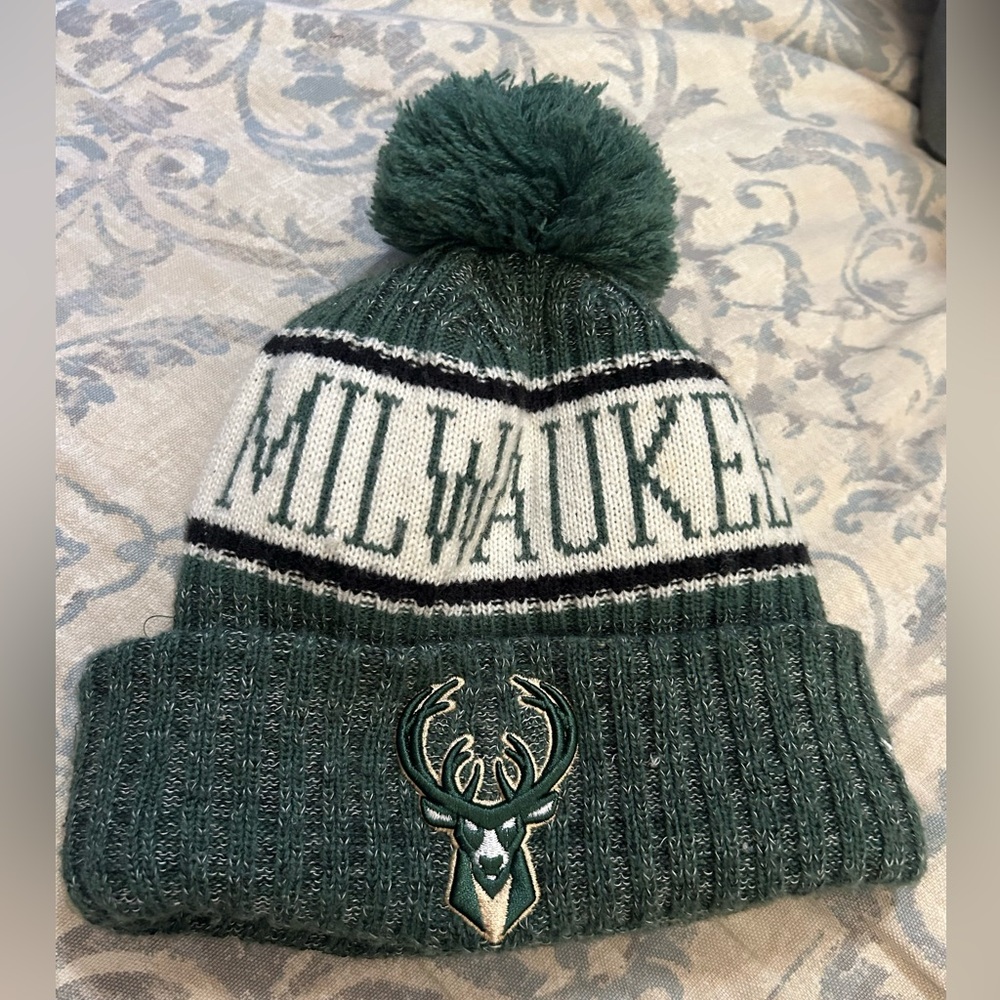 New Era Green and White Milwaukee Bucks Knit Hat